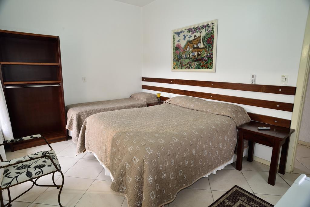 Hotel Pousada Casa Tasca Бенту-Гонсалвис Номер фото